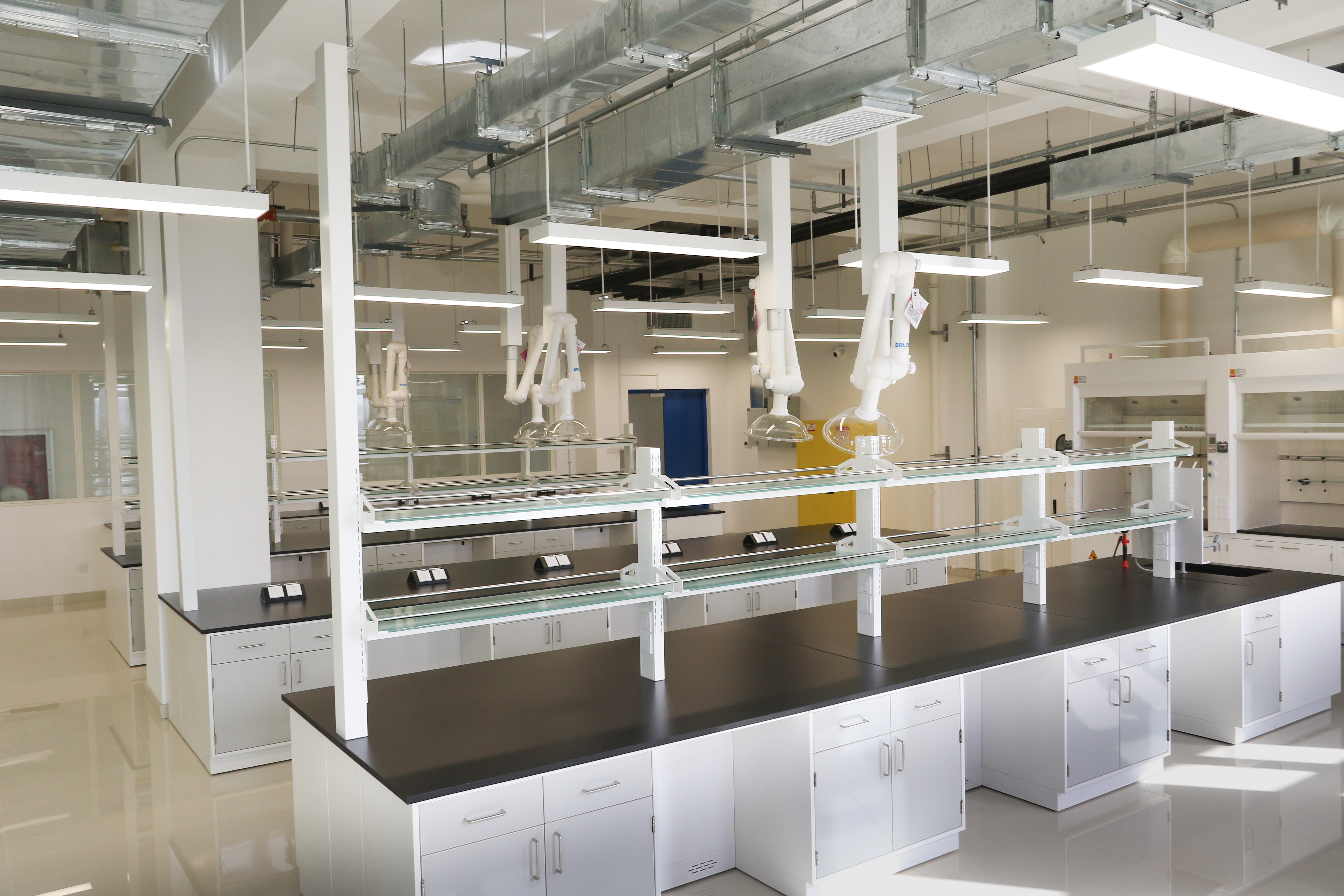 Aktueller Firmenfall über Labormöbel Laborventilationsschrank