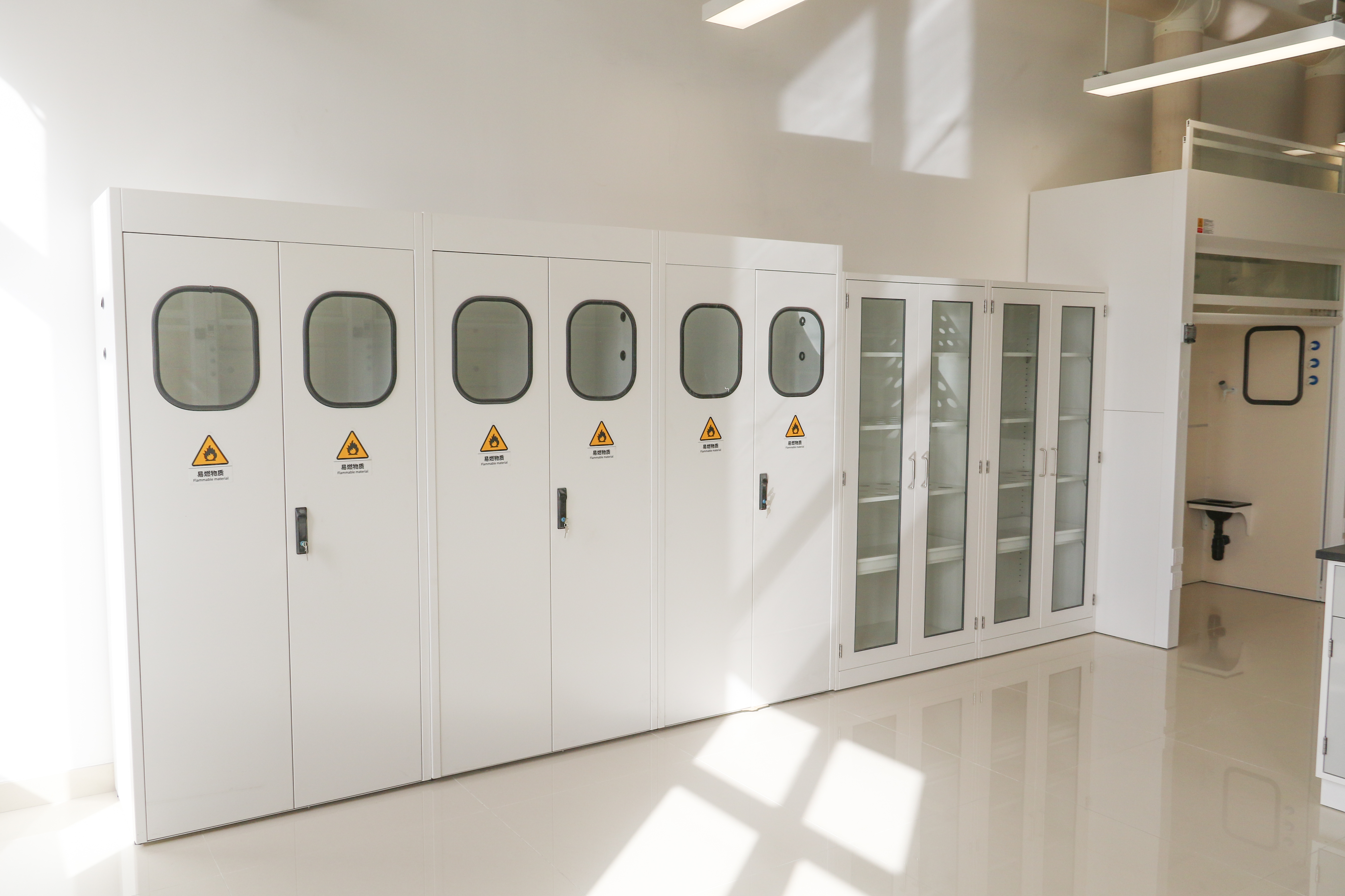 Aktueller Firmenfall über Labormöbel Laborventilationsschrank